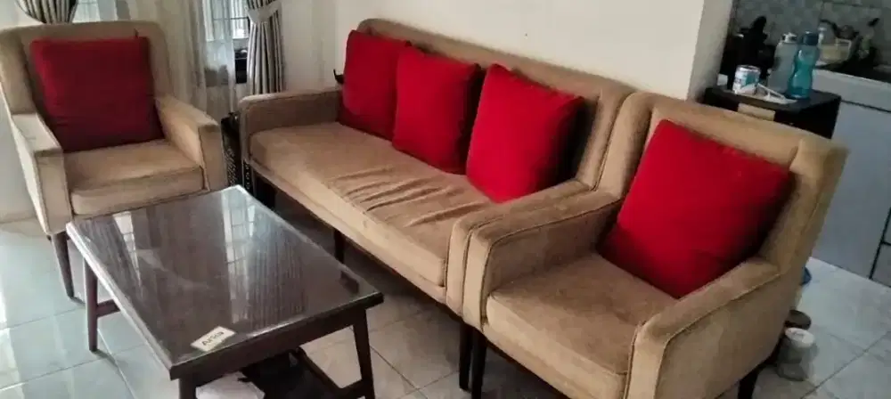 Dijual Sofa dan meja 1 set