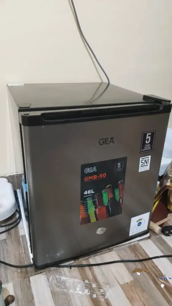 Dijual kulkas GEA pemakaian +-4 bulan, no mines masih mulus 98%.