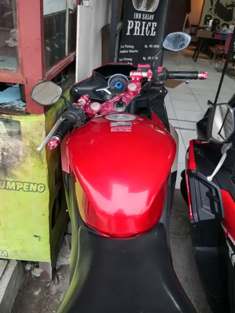 Di jual motor CBR mulus atas nama sendiri