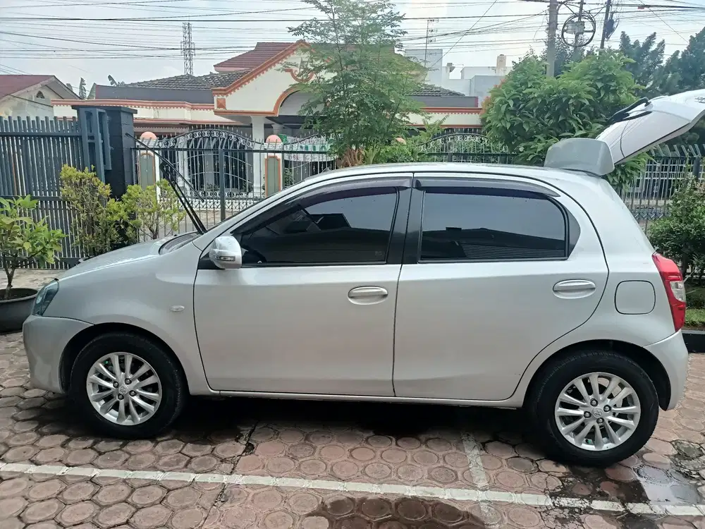 Toyota Etios Valco 2016 Bensin
