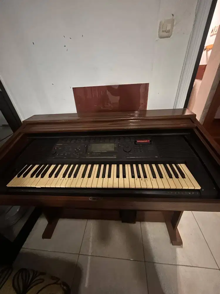 Keyboard PSR-520 dengan Kabinet Kayu