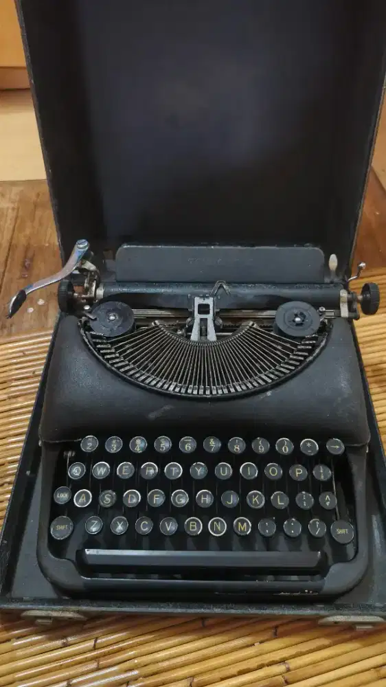 Barang antik mesin ketik Remington model 5 keluaran 1932