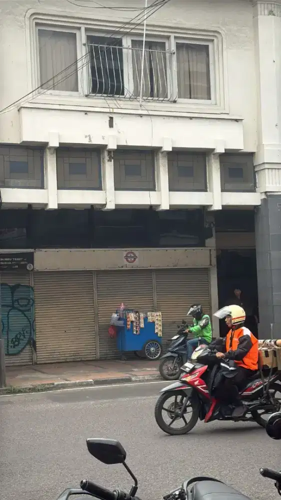 DISEWAKAN BANGUNAN USAHA  DAERAH BRAGA