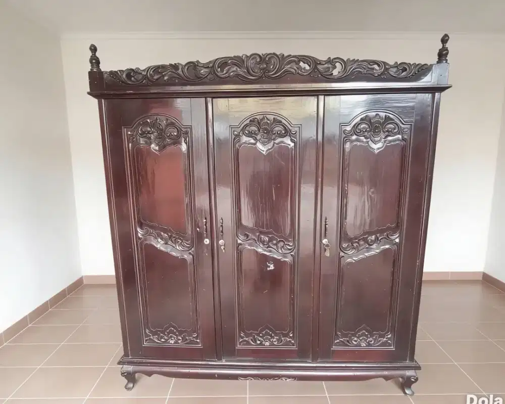 Lemari Pakaian 3 pintu jati antik