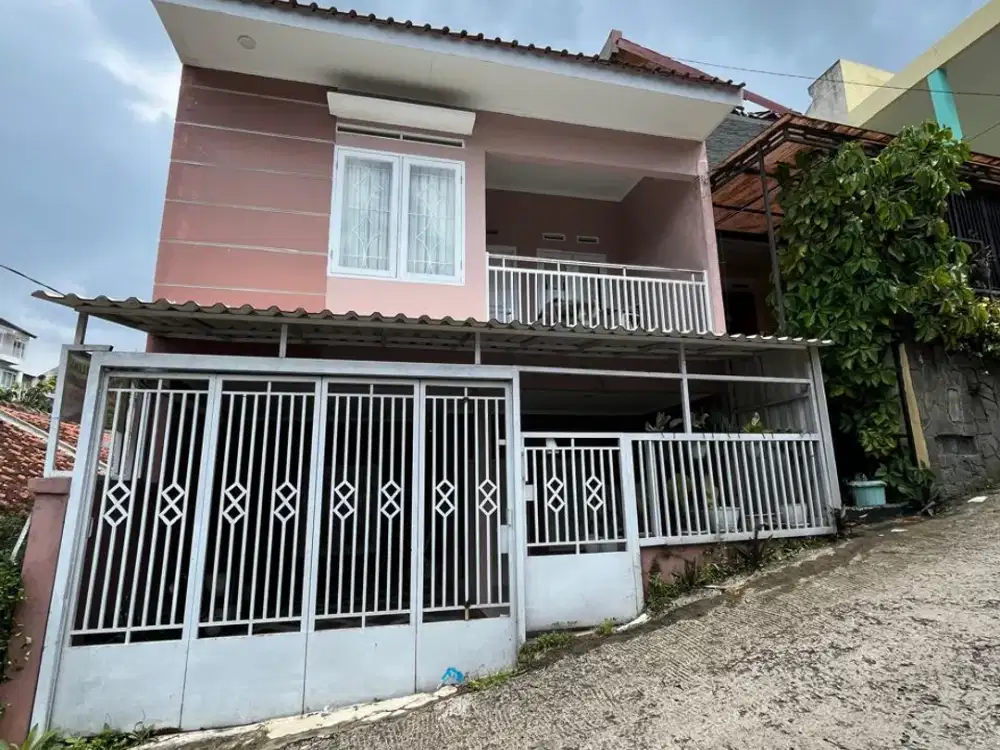 Rumah 2 Lantai 4KT Siap Huni – Cihanjuang | Samping Sekolah & Pesantren, Ada Void & Balkon | 1M Nego