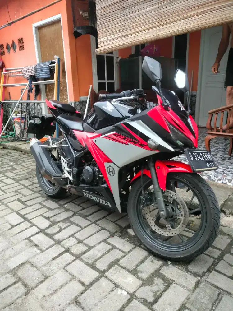 Honda CBR 150 R LED tahun 2017