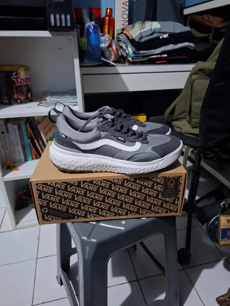 Sepatu Vans MTE Ultrarange Neo Vr3 Asphalt/White Original - Size 12/46