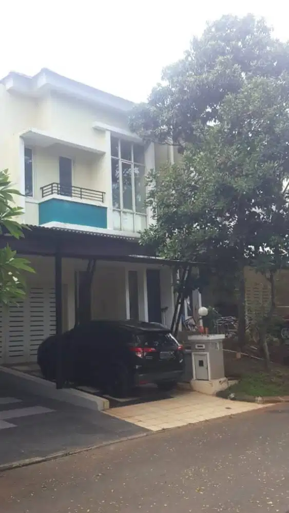 Disewakan :   Rumah 2 lantai, dikawasan elit Sumarecon