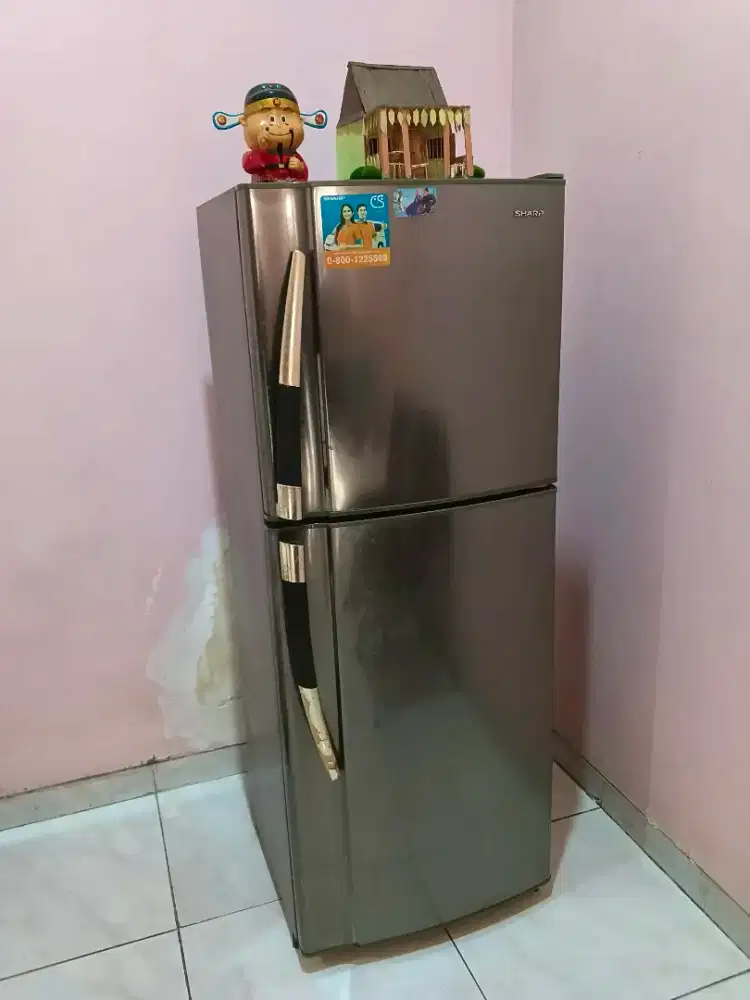 Kulkas 2 Pintu Sharp Masih Dingin Normal – Murah!