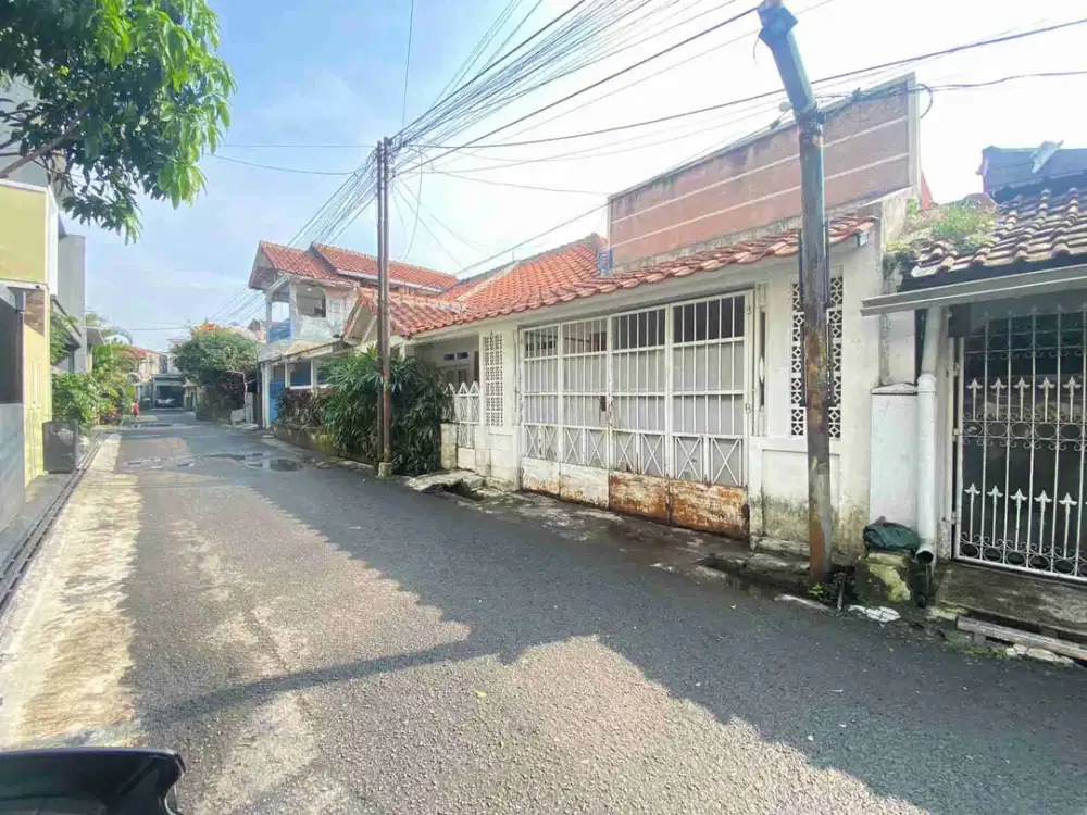 JUAL MURAH DEKAT JL RIAU, SIAPA CEPAT, RUMAH TUA TERAWAT.