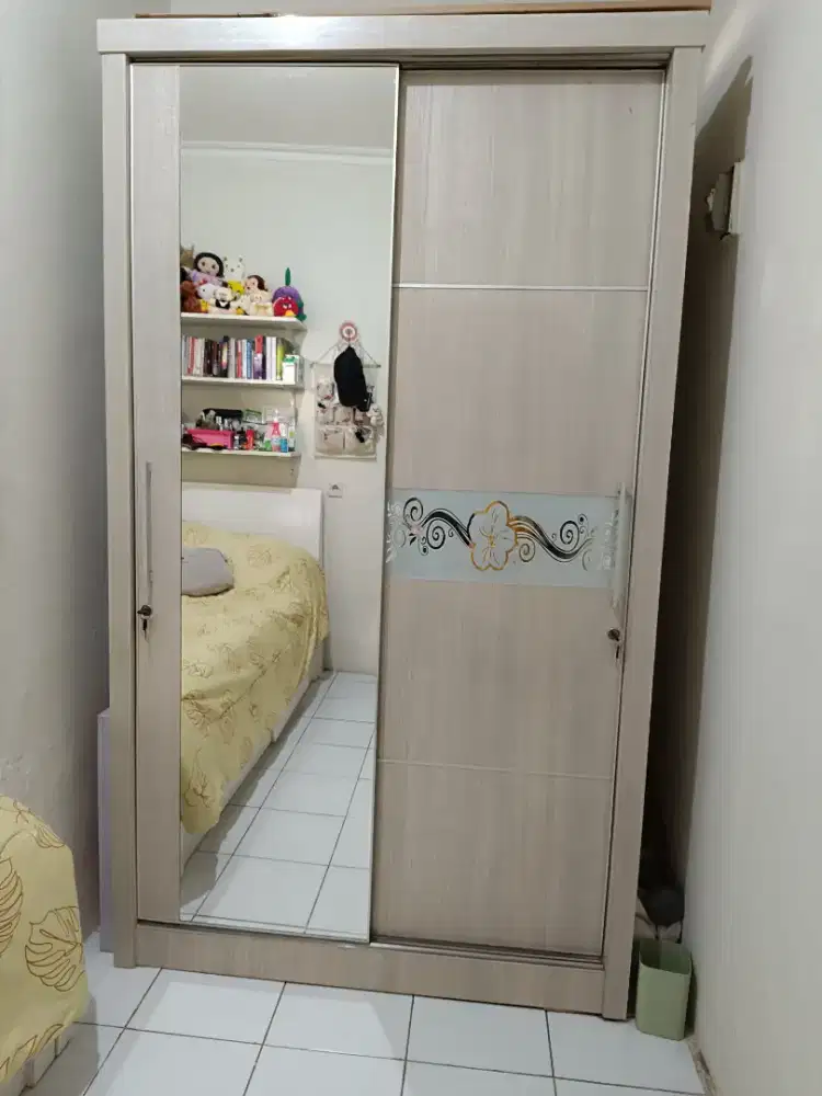 Lemari pakaian 2 pintu