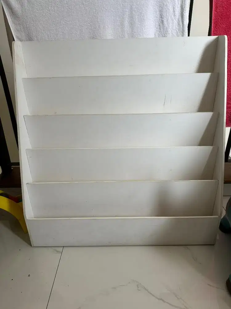 Rak buku anak warna putih