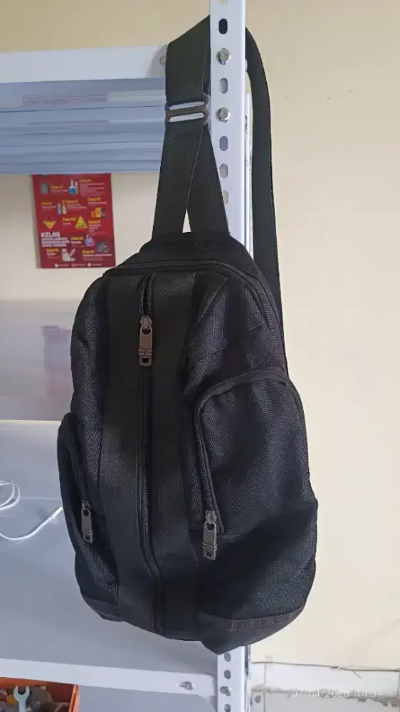 Tas Sling Bag Model Tumi