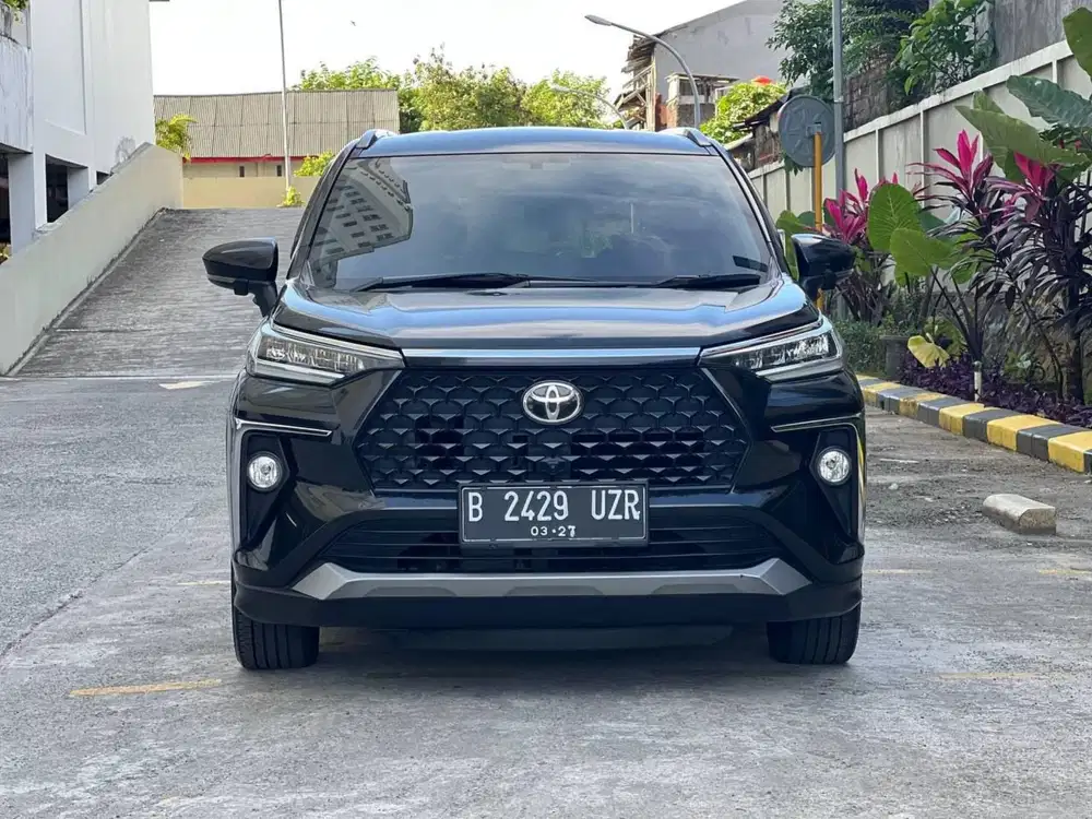 Veloz Q CVT 2022 Hitam