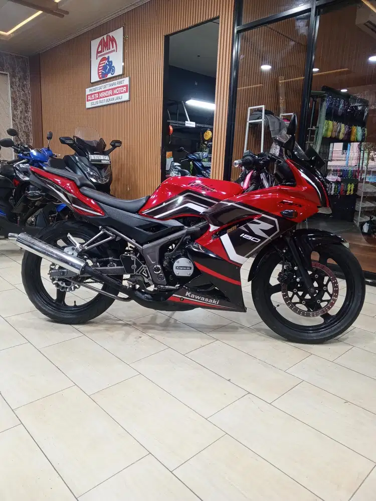 NINJA RR 150. MESIN BODY KAKI2 ISTIMEWA.PAJAK PANJANG SURAT2 LENGKAP.