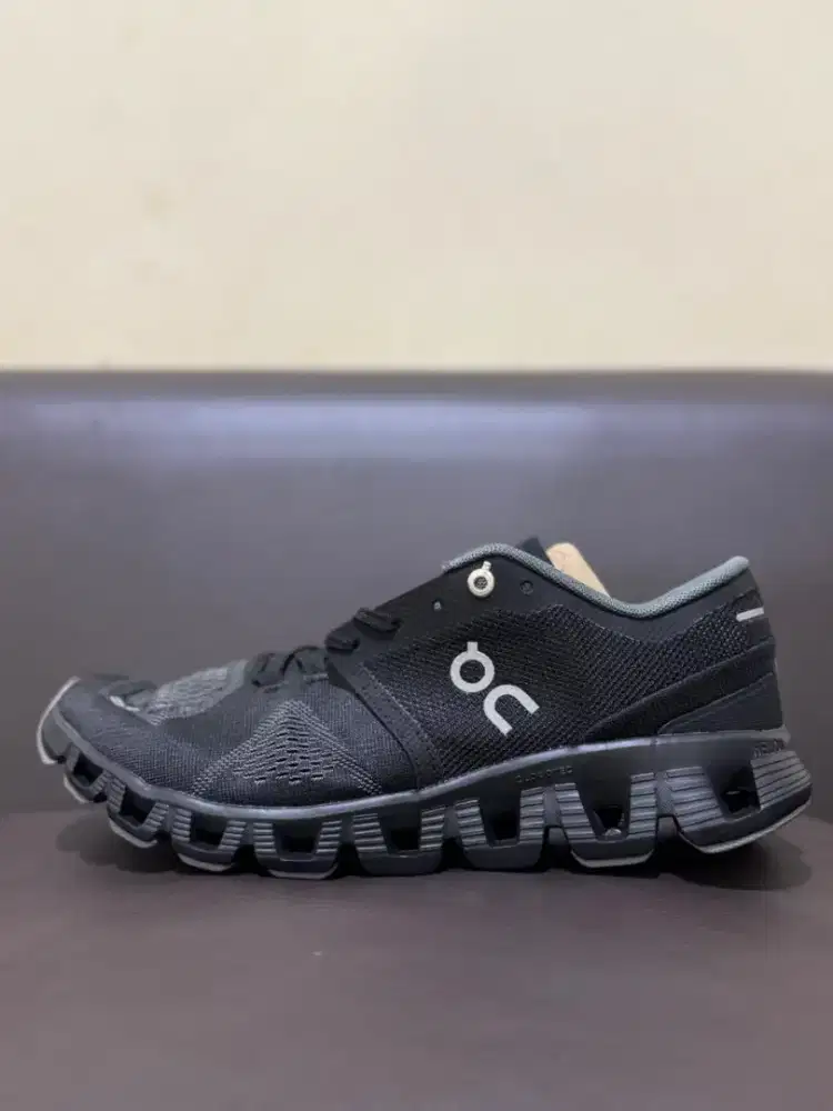 Sepatu on cloud (41) dan (42) sport/running