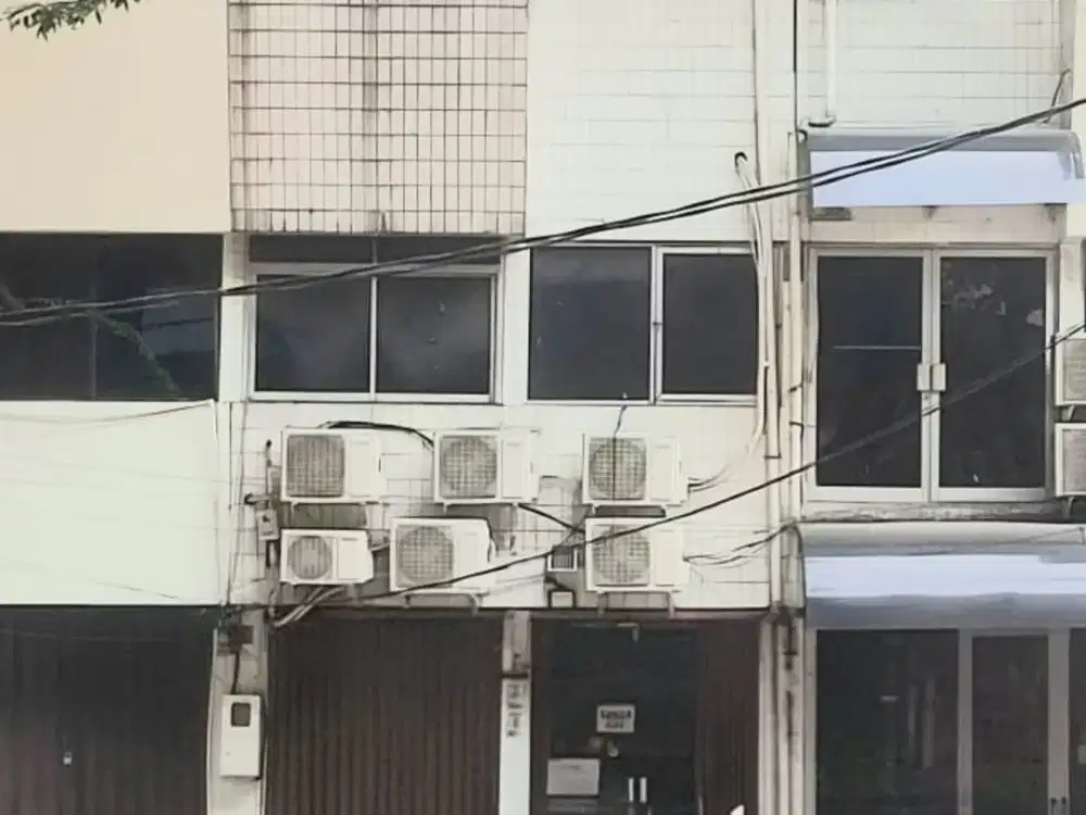 Disewakan Ruko 4 Lantai Strategis di Jl. Kyai Maja, Kebayoran Baru - Bonus 5 AC