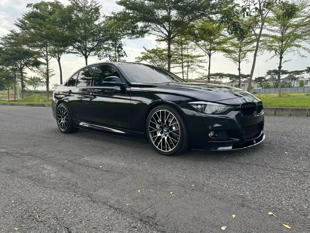 BMW 320i F30 2015 23rb Miles