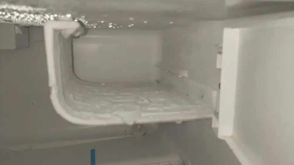 Dijual kulkas GEA pemakaian +&4bulan, no mines masih mulus 98%