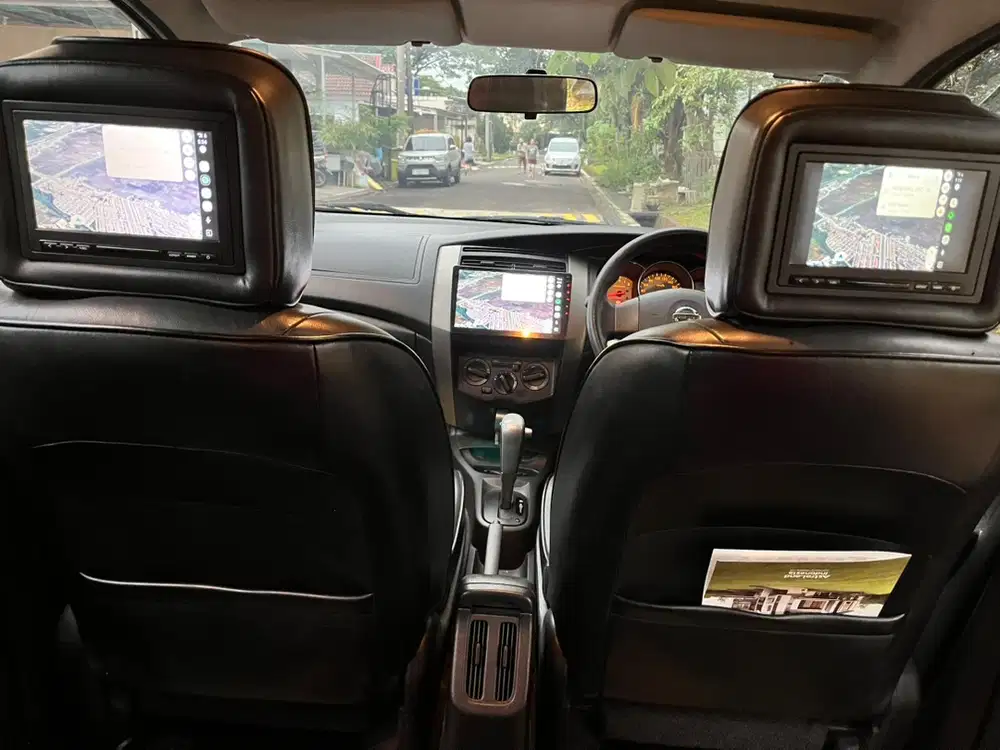 Dijual Nissan Grand Livina Highway Star 2011, 10th Anniversary, Matic