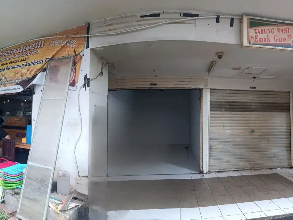 Kios di Apartemen Kalibata City, Depan Parkiran Tower Damar