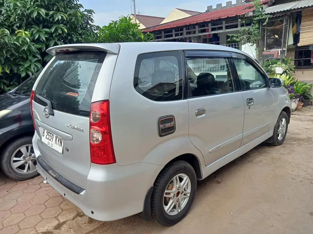 Daihatsu Xenia 2011 Bensin