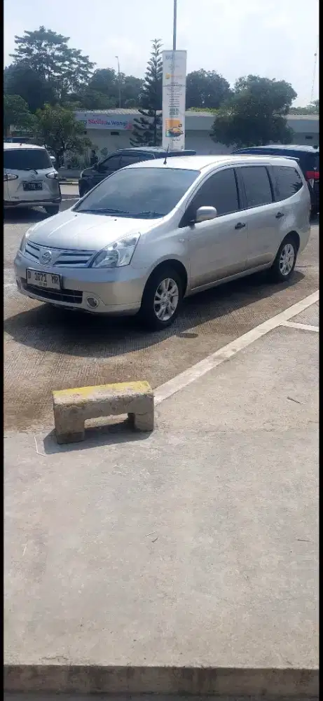 Dijual grand livina SV AT 2013 (model 2011)