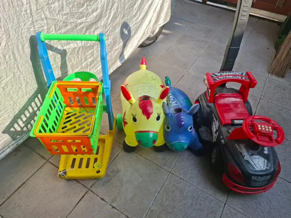 Mainan anak anak kuda mobil dan keranjang