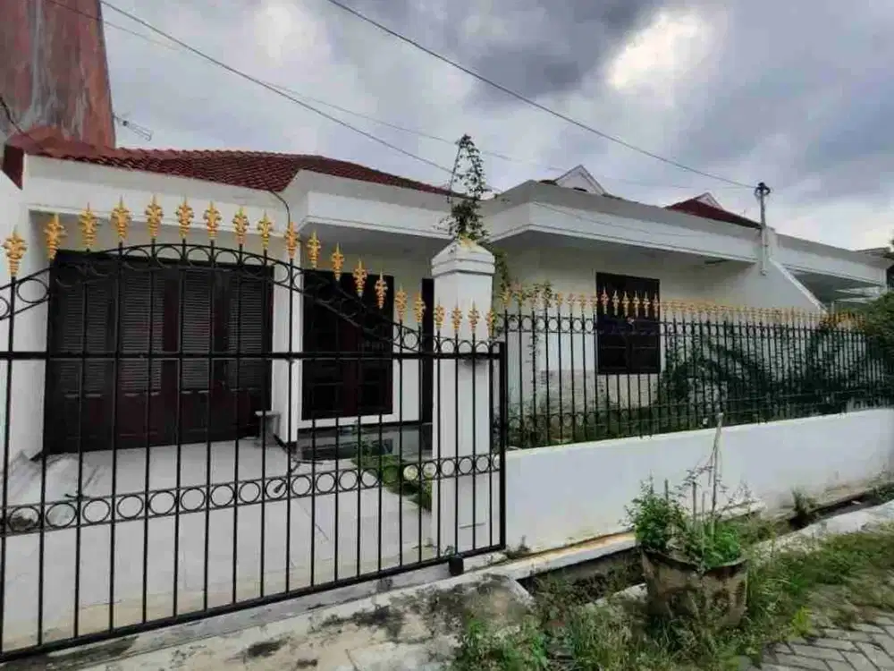Dijual rumah hitung tanah harga murah di Klampis Semolo Surabaya ,lokasi dekat merr dan ITS