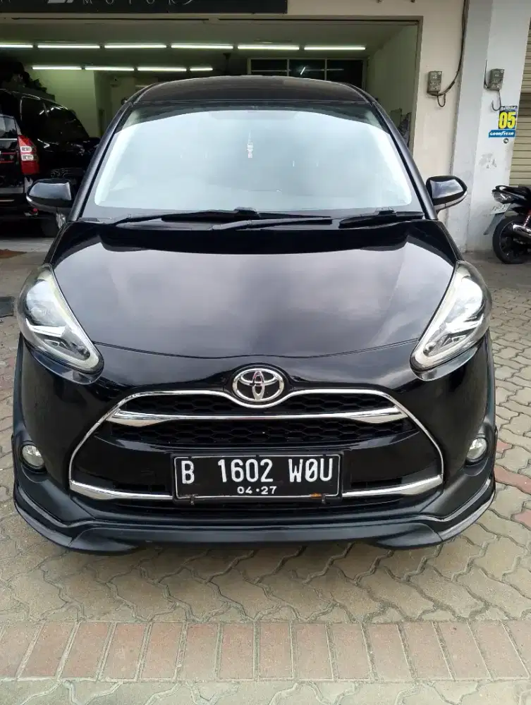 SIENTA Q AT/AUTOMATIC 2017/ 2016 HITAM