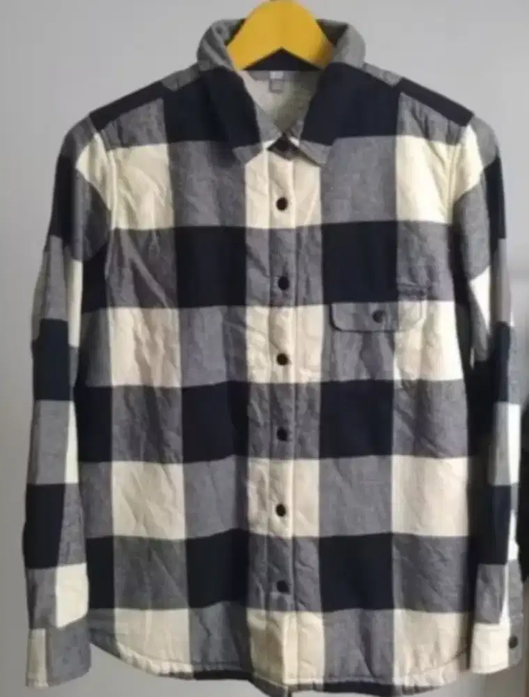 2pcs Kemeja Slim  Plenel UNIQLO