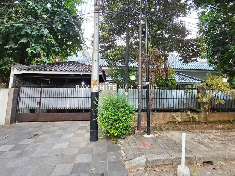 Dijual Rumah Strategis Kebayoran Baru, Jl. Lamandau Raya