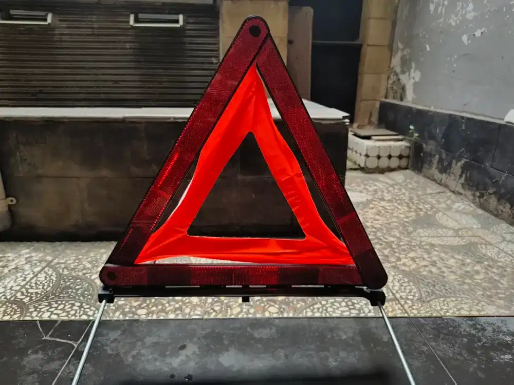 Segitiga Pengaman Original BMW Part Number