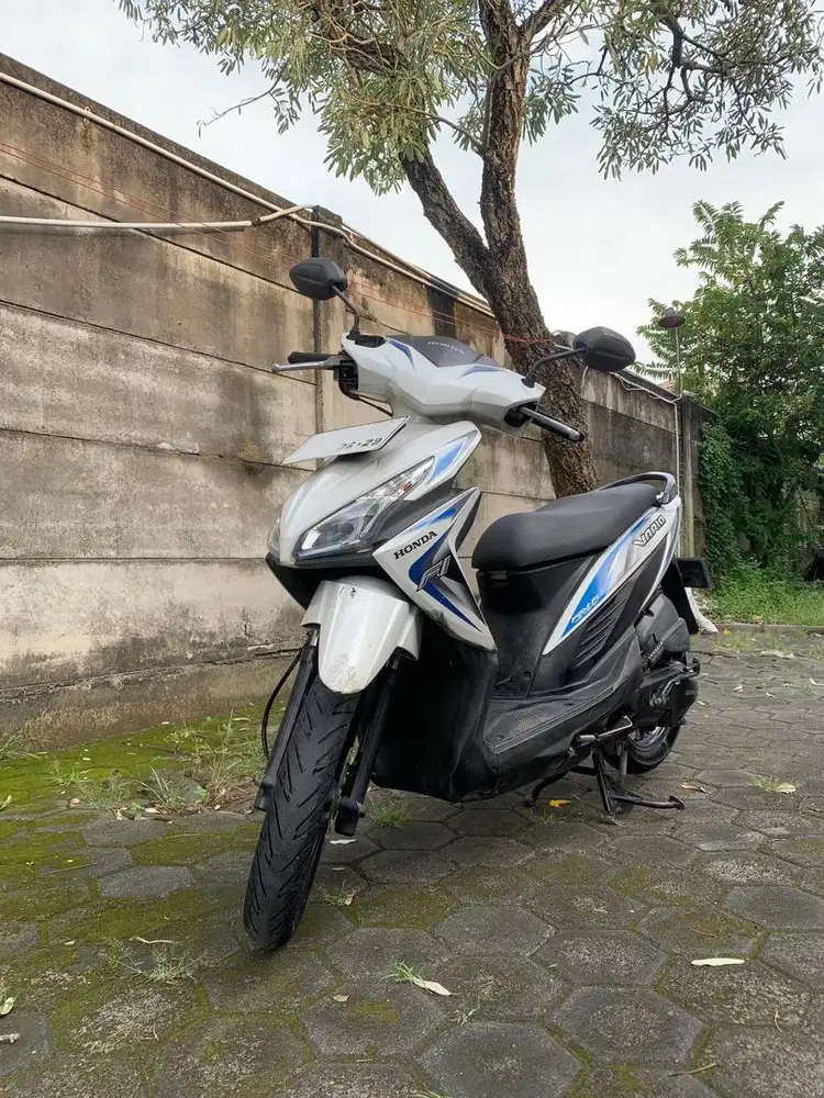 Honda Vario 110 FI Putih Biru - KM Rendah 24rb - Surat Lengkap