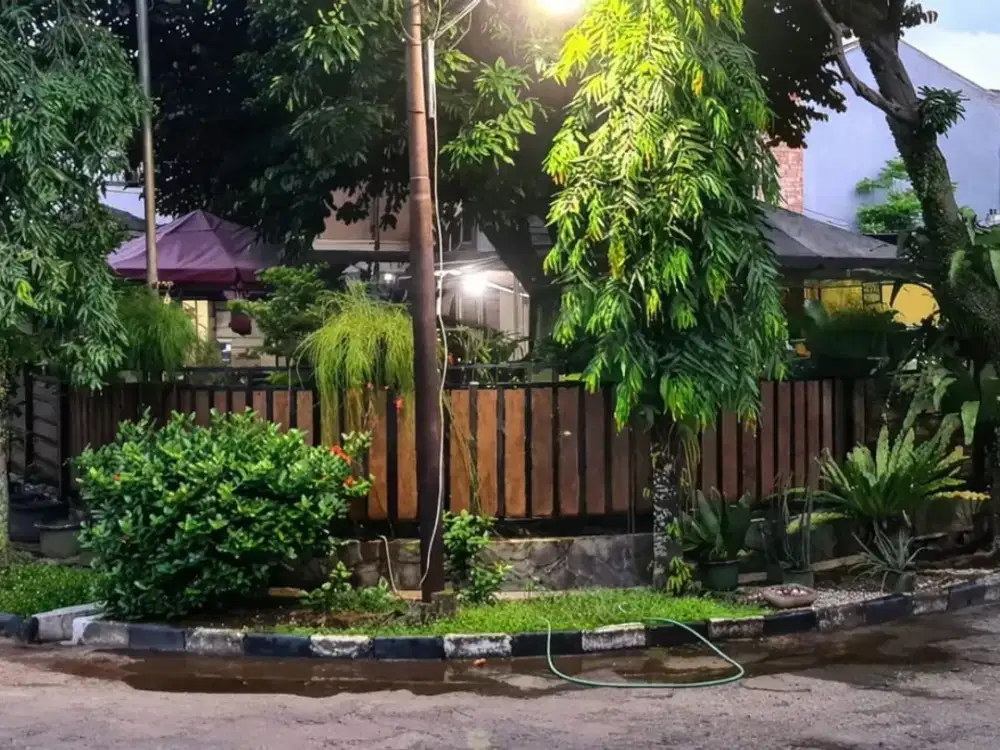 Rumah Siap Huni di Limus Pratama - LT 250m², Akses 2 Mobil, Lingkungan Nyaman