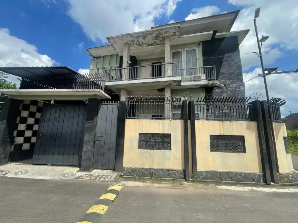 Rumah besar lantai 2 di Pejarakan kota Mataram