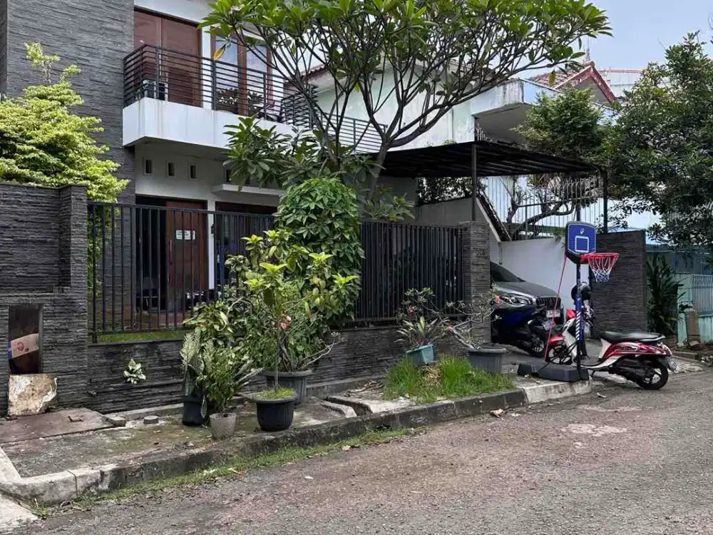 DIJUAL CEPAT RUMAH BAGUS SIAP HUNI, DALAM KOMPLEK PREMIUM, DEKAT PINTU TOLL JAKARTA SELATAN