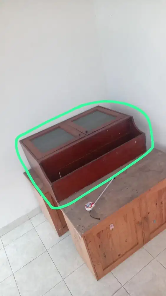 LEMARI KAYU GANTUNG BEKAS 1 UNIT | LOKASI PLASA CIBUBUR