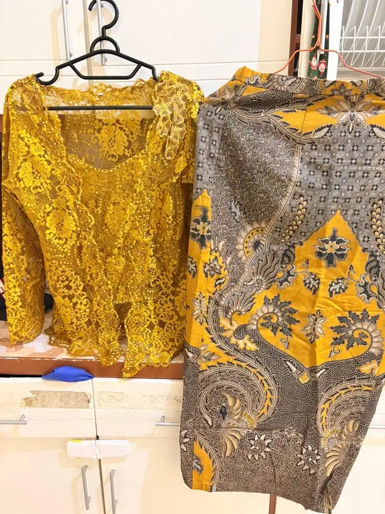 1 set kebaya sudah free kamisol