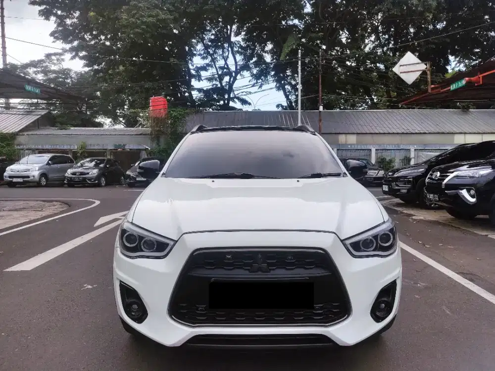 Mitsubishi Outlander sport gls at 2016