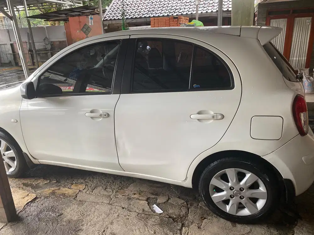 Nissan March 2011 Bensin