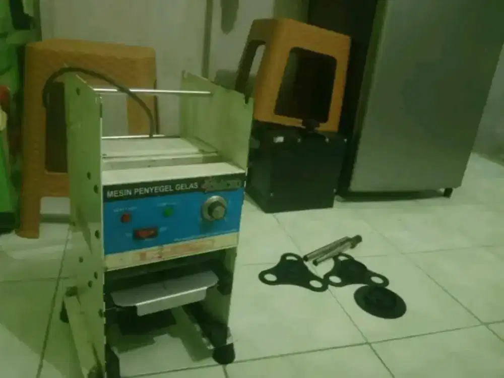 jual mesin press 300 nego
ilang pengunci nya 3 sama bunderannya 1