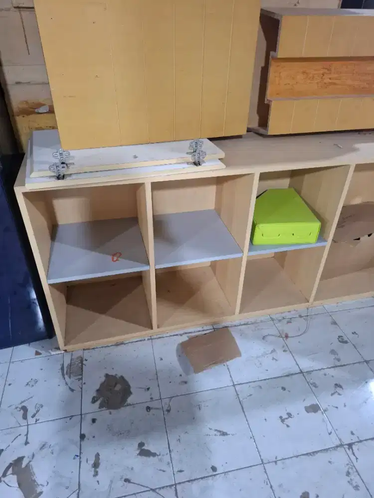 Locker buffet kayu