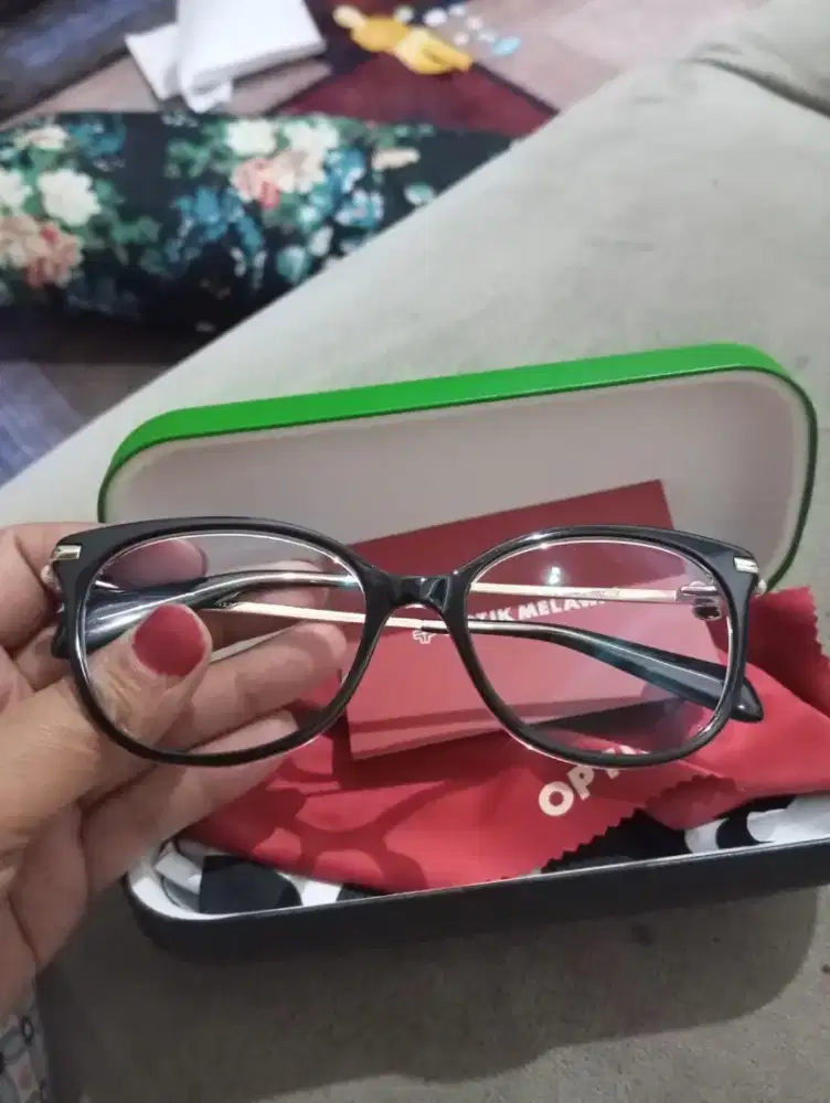 Dijual cepat kacamata F Kate Spade