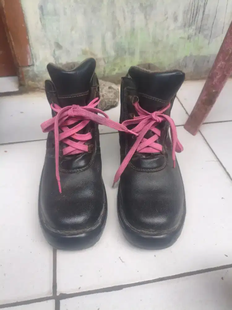 Sepatu Safety ujung Besi size 41