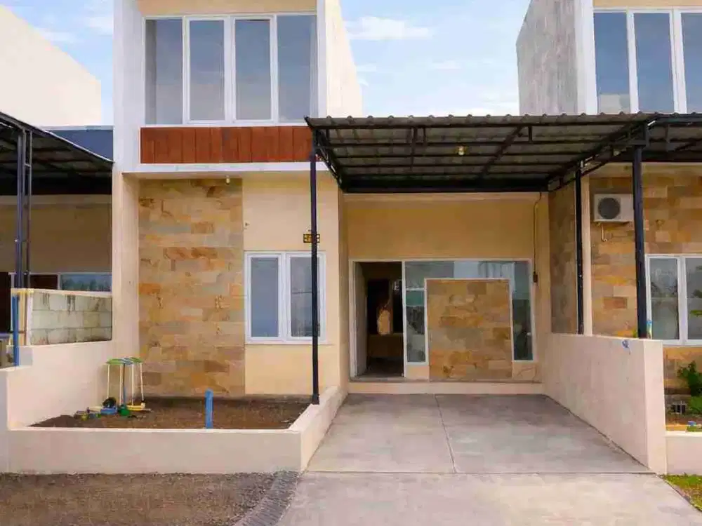 Rumah 2 lantai SHM Murah