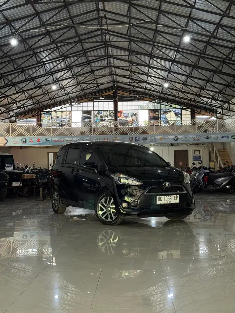 BERGARANSI SIENTA V AT 2017 1 NAMA 1 TANGAN