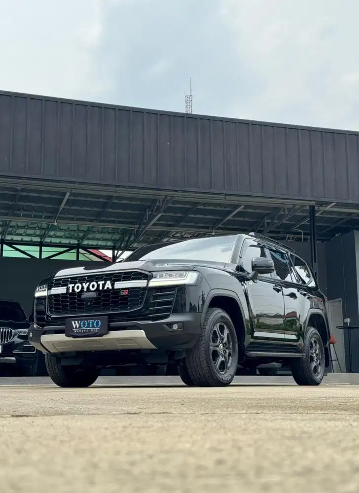 [ KM 10 RB ] TOYOTA Land Cruiser 300 GR Sport 2023