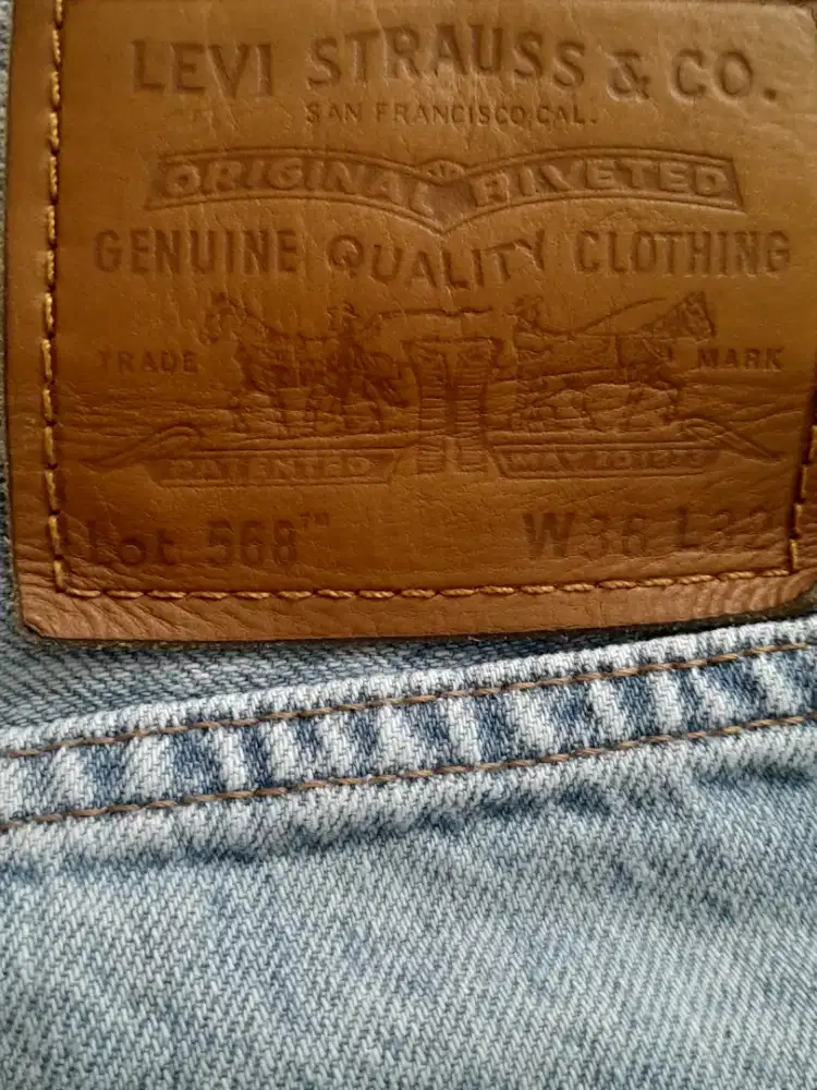 LEVI STRAUSS & CO 568  
W38  L32, kondisi 80%