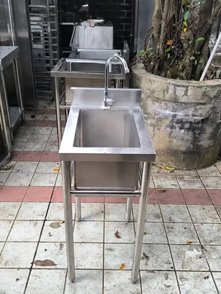 Single sink uk 40×60×82 
Uk lubang sink 30×47×82 

Harga 1,8jt